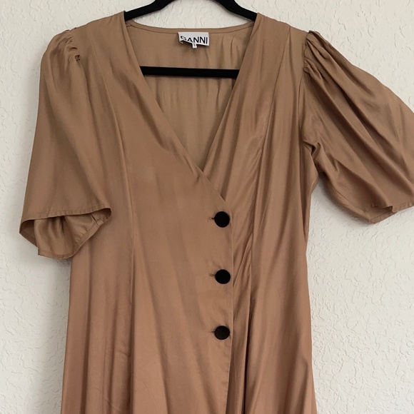 Dress - Picture 3 of 10